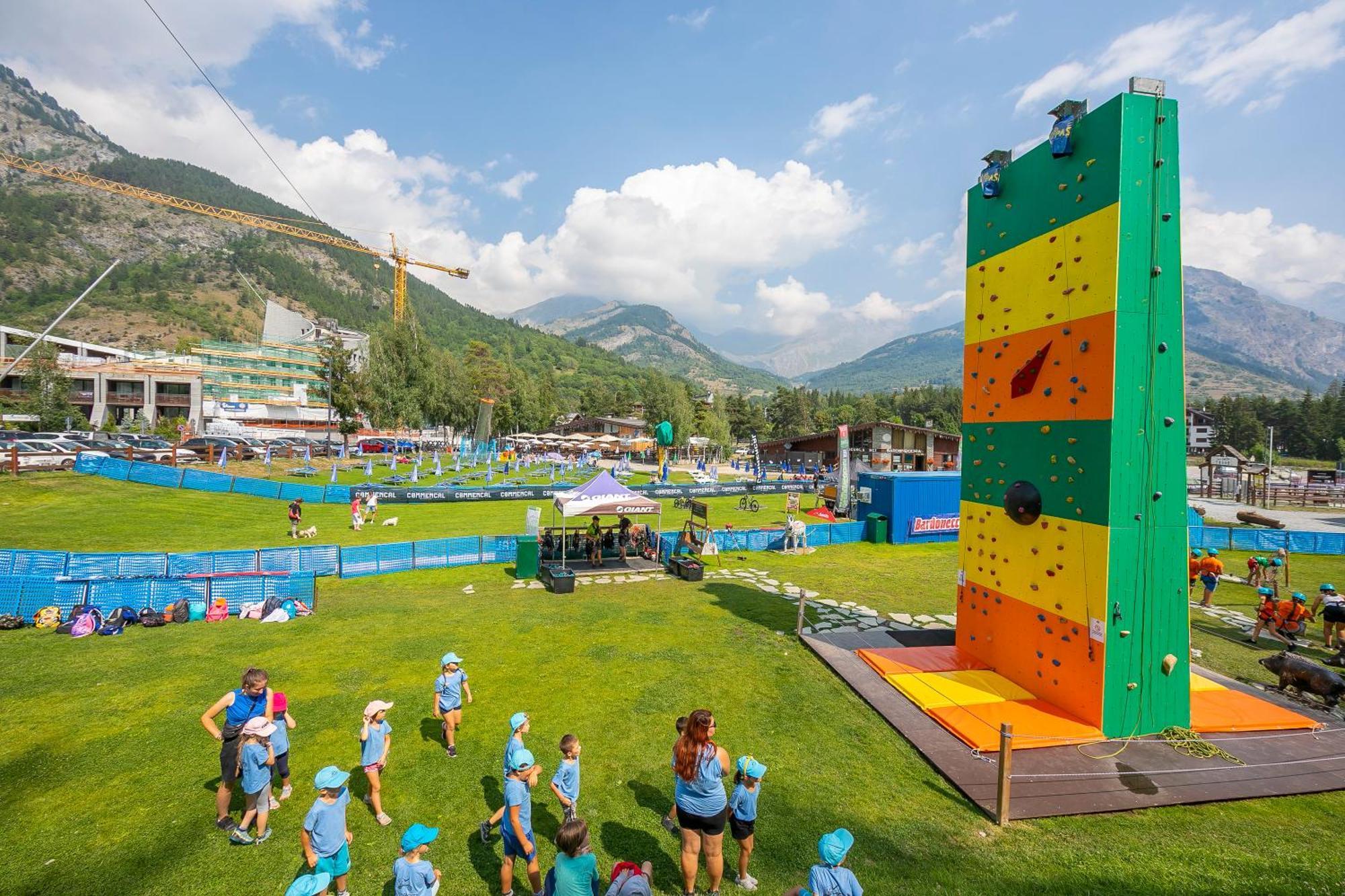 Il Rododendro City Center - Happy Rentals Bardonecchia Exterior photo